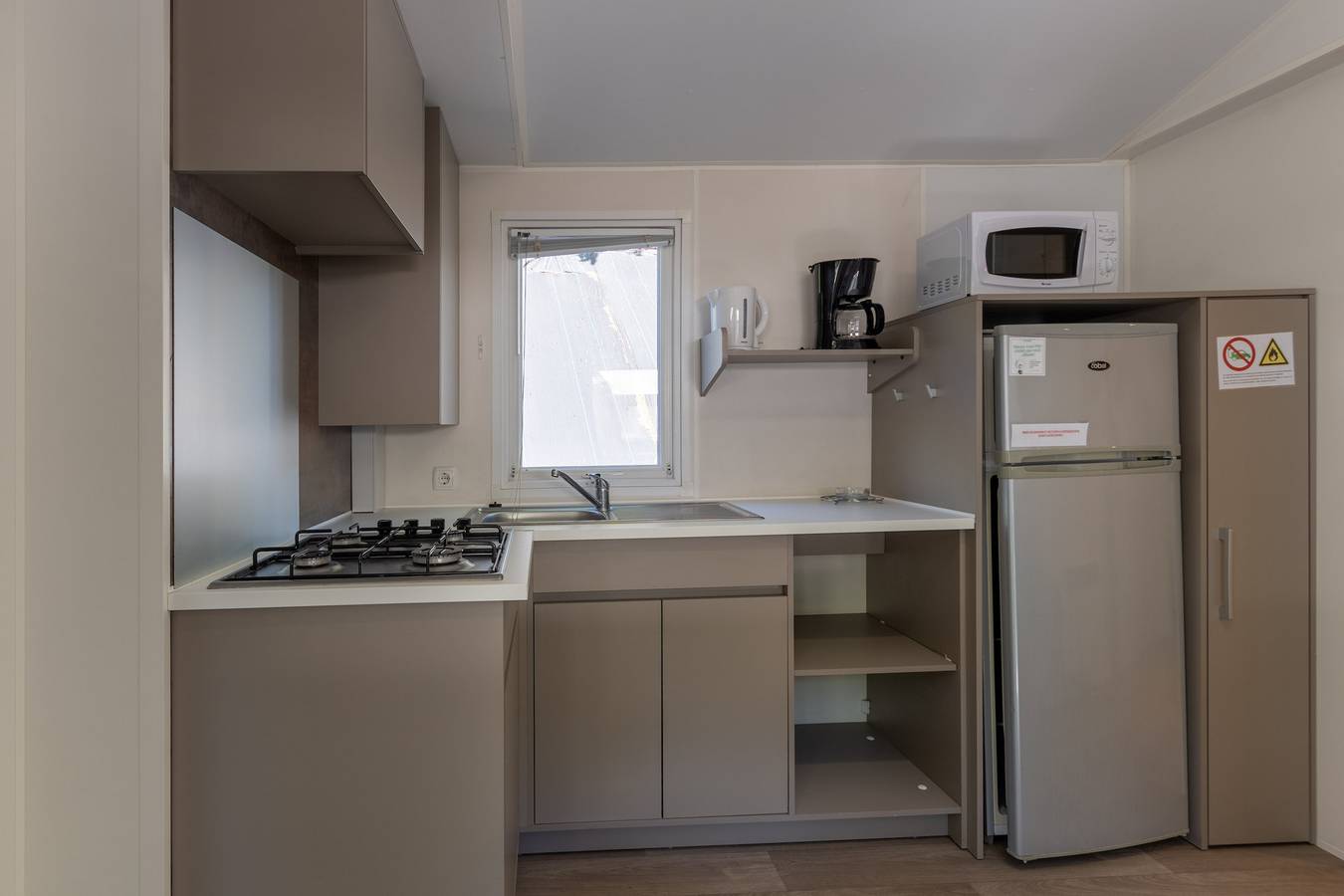 Mobil-home 'Confort A - 1-8 Pers' avec piscine partagée, terrasse privée et jardin commun in Lavilledieu, Ardèche