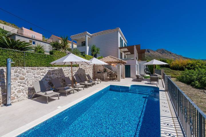 Villa pour 8 personnes, avec jardin et terrasse à Srebreno