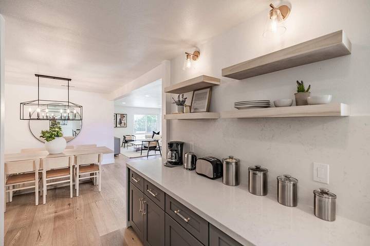 Vacation rental for 9 people, with yard and pool in Fullerton