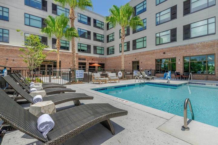 Hotel voor 2 personen, met terras en zwembad - 1