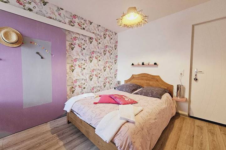 Apartamento entero, Rent this charming furnished studio near Rocamadour and Padirac in Gramat, Quercy
