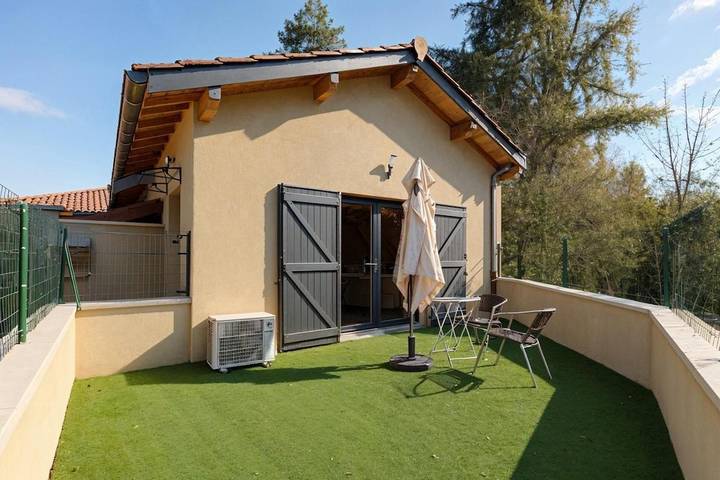 Gîte pour 2 personnes, avec Terrasse à Meximieux