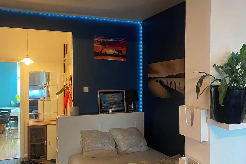 Ganze Wohnung, Old one and half rooms apartment 44square meter, in the central city of Malmö, in Malmö, Schwedische Ostsee