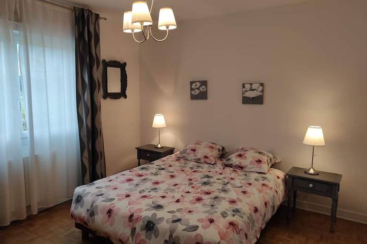 Location de vacances pour 6 personnes, avec terrasse et jardin à Henvic - 2
