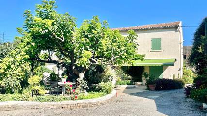 Gîte pour 4 personnes, avec vue et jardin à Cheval-Blanc