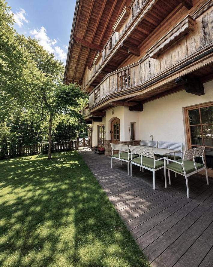 Ferienhaus für 9 Personen, mit Balkon und Terrasse sowie Garten und Sauna