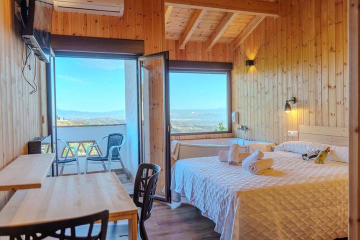 Location de vacances pour 2 personnes, avec jacuzzi ainsi que piscine et jardin à Alfacar - 4