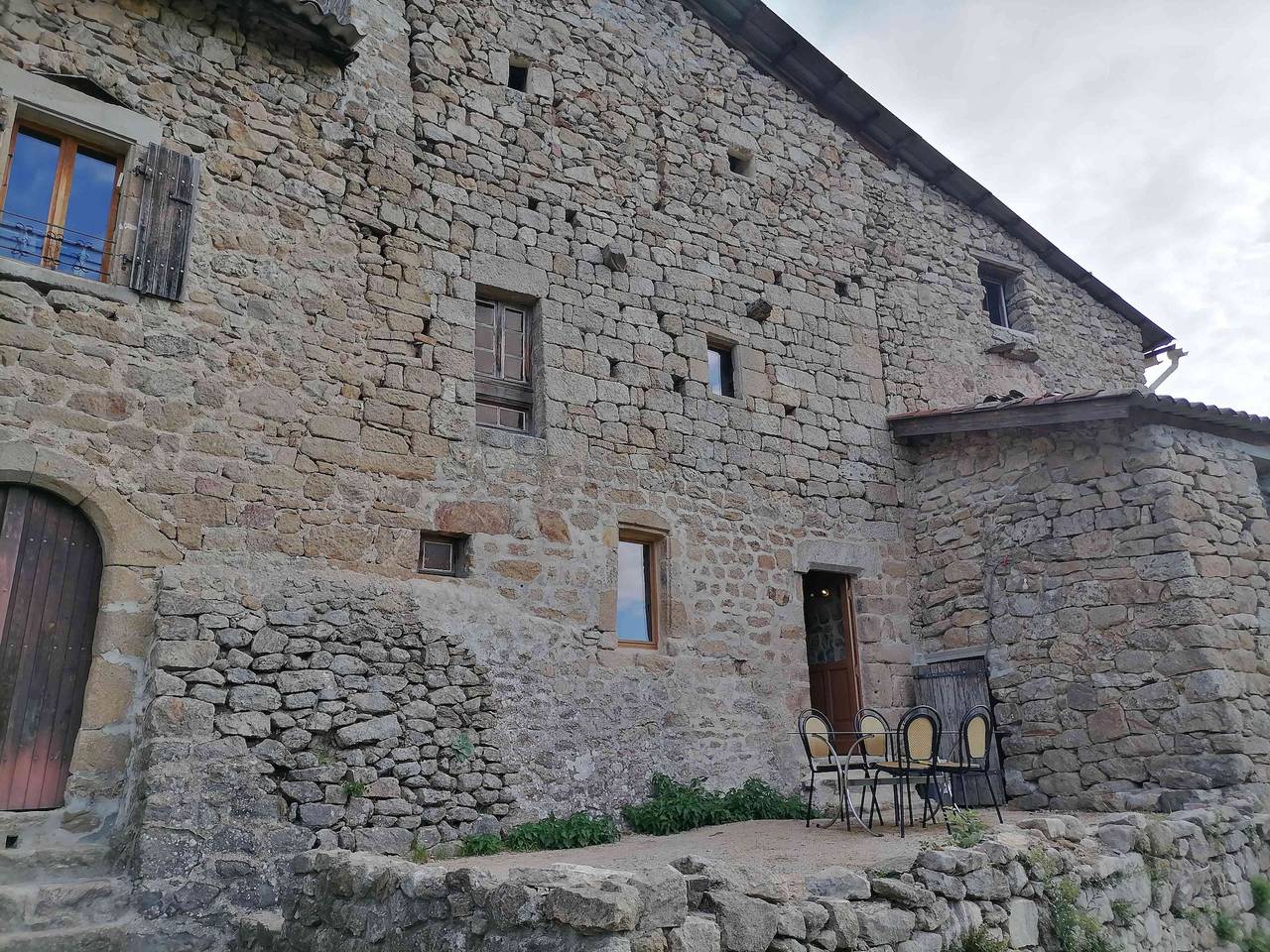 Charmantes Haus in Saint-Andéol-de-Vals mit Bergblick in Saint-Andéol-de-Vals, Parc naturel régional des Monts d'Ardèche