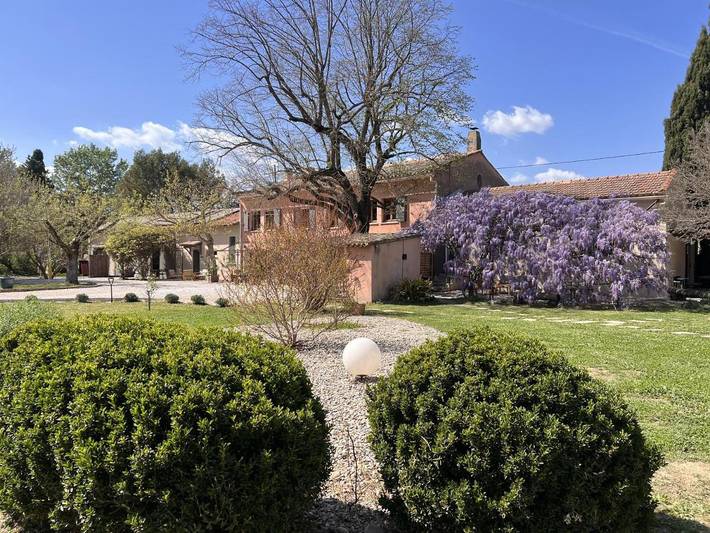 Location de vacances pour 4 personnes, avec vue ainsi que terrasse et piscine à Plan-d'Orgon - 2