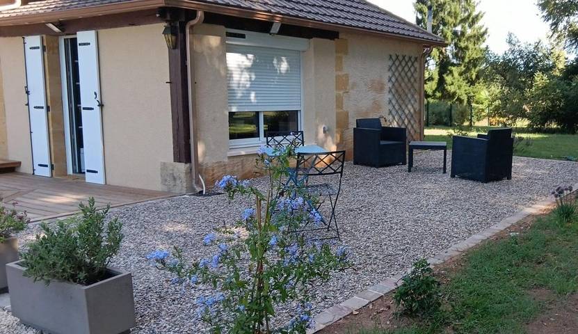 Appartement de vacances pour 2 personnes, avec piscine ainsi que vue et jardin