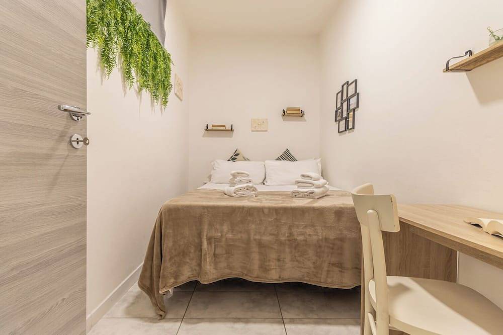 Entire apartment, [Cà Pico With Wifi]★★★★★-a few steps from the center in Mirandola, Modena Province