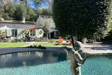 Location de vacances pour 8 personnes à Roquefort-les-Pins