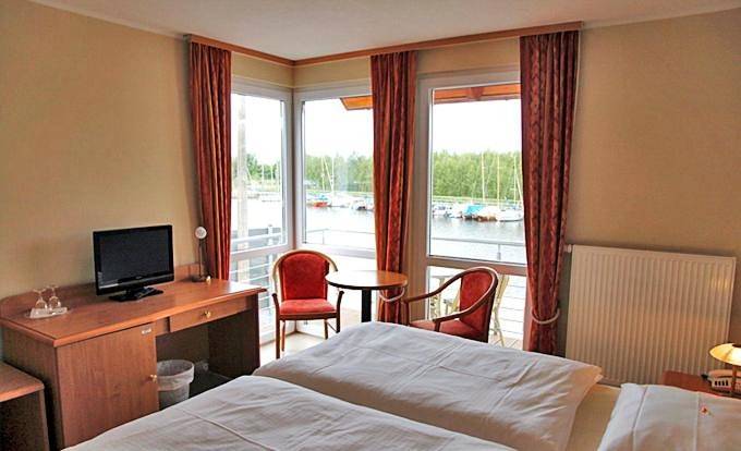 Hotel für 4 Personen, mit Seeblick und Ausblick sowie Terrasse in Greifswald - 3