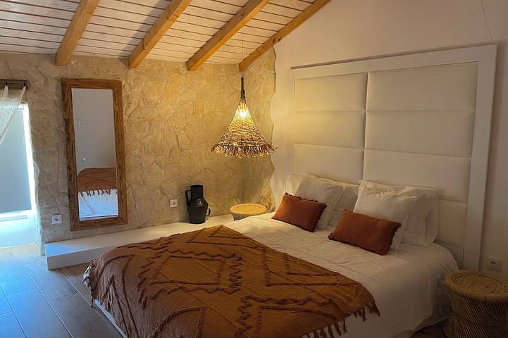 Location de vacances pour 8 personnes, avec jardin dans Avis - 2