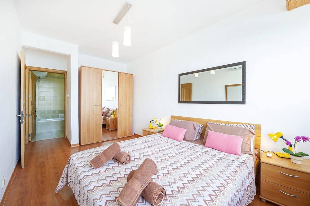 Geheel appartement, Spinola Bay Seafront 3-bedroom Apt with large seafront terrace in San Giljan, Malta