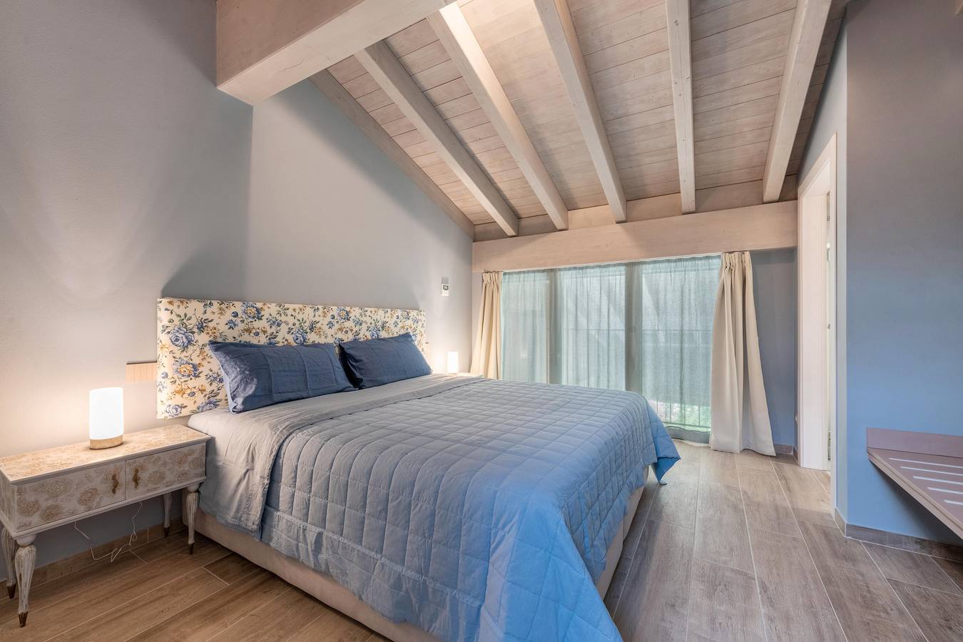 Ganze Wohnung, Ferienwohnung 'Abaye 6 Cabernet - Charm' mit Gemeinschaftspool, Wlan und Klimaanlage in Soiano del Lago, Gardasee-Berge