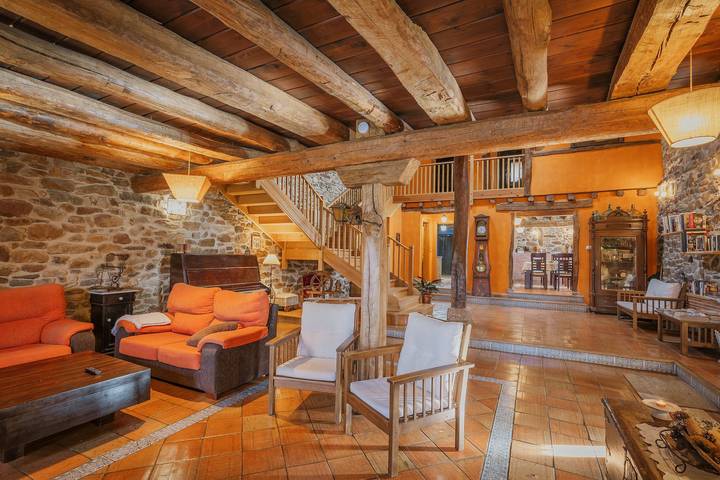 Finca 'El Hayedo' mit Bergblick, privater Terrasse und Wi-Fi in Pineda de la Sierra, Burgos Provinz