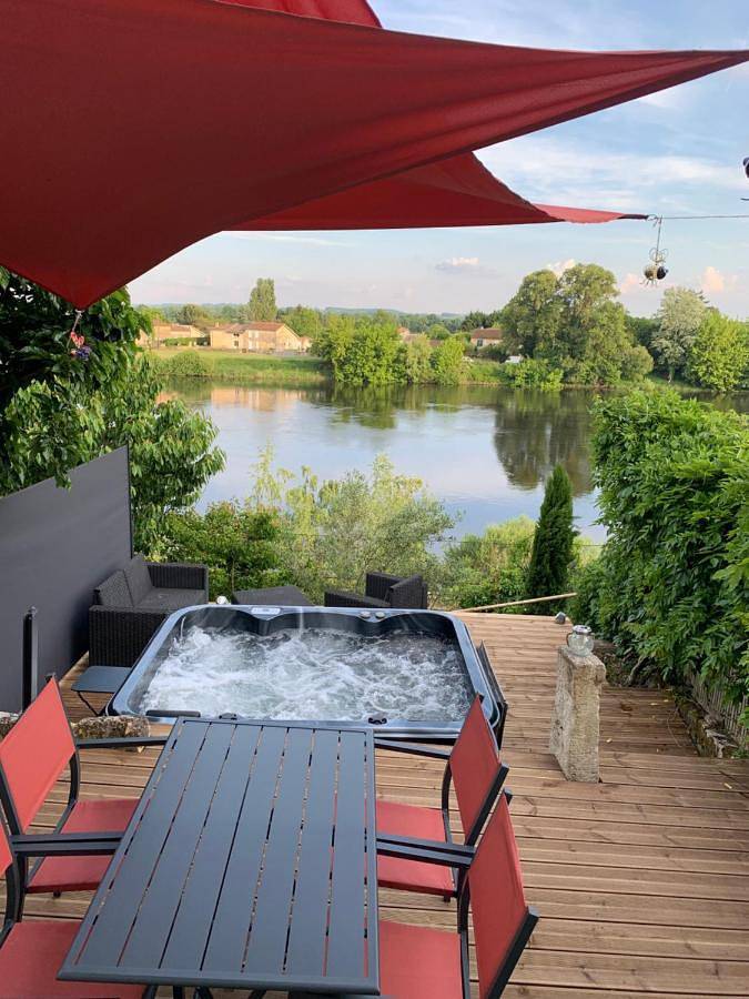 Maison cocoon avec jacuzzi privé vue Dordogne in Castillon-la-Bataille, Région de Libourne