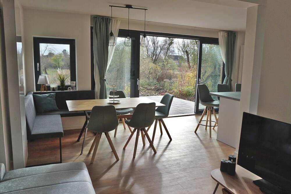 Ganze Wohnung, Fewo Eg am Fluss mit Terrasse - Eine grüne Oase in Bad Freienwalde, Barnimerland Region