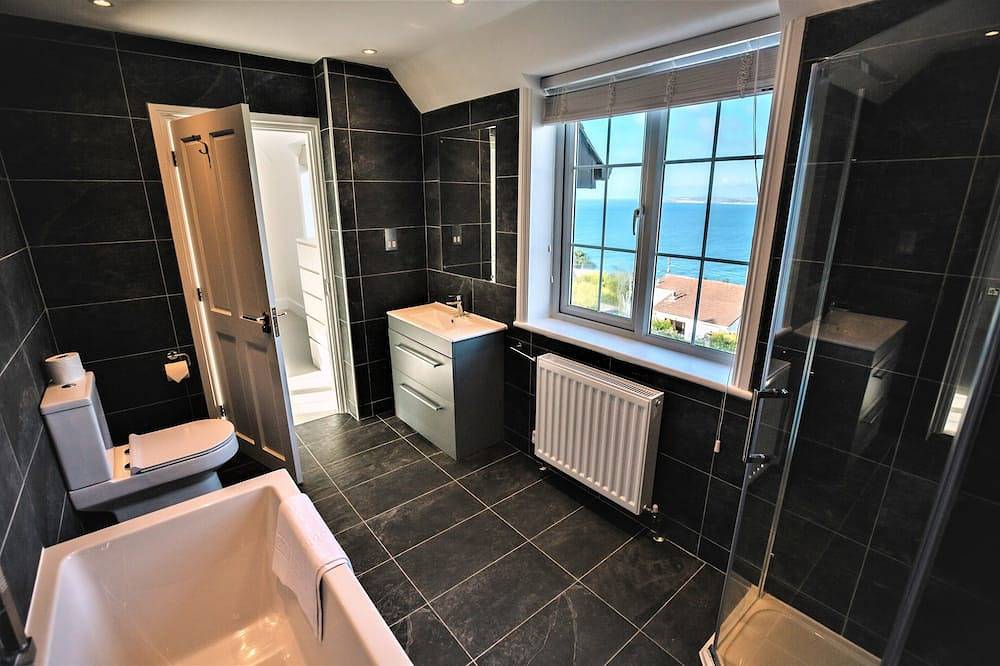 St Ives & Carbis Bay beach sea views with Hot Tub  & Ev charger in Carbis Bay, Cornwall
