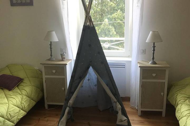 Location de vacances pour 12 personnes, avec jardin à Sénezergues - 3