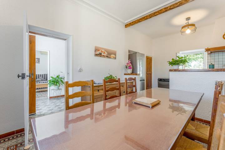 Villa "Gîte La Jane" con piscina privata, Wi-Fi e aria condizionata in Saint-Laurent-la-Vernède, Nimes e dintorni