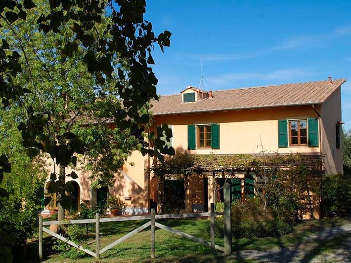 Agriturismo per 12 persone, con Terrazza e Giardino nonché Piscina a Palaia