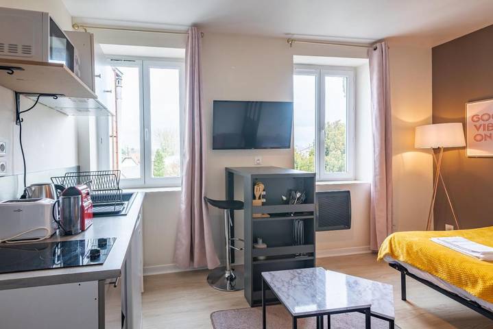 Gîte pour 2 personnes, animaux acceptés à Nazelles-Négron - 2