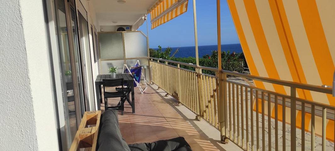 Hel lejlighed, Apartment in Salou-with Sea View, Wi-Fi and Air Conditioning in Salou, Costa Dorada