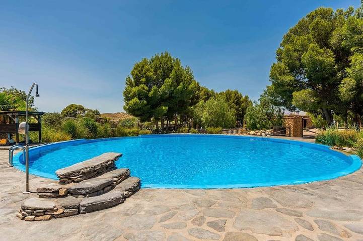Villa pour 4 personnes, avec piscine et jardin - 1