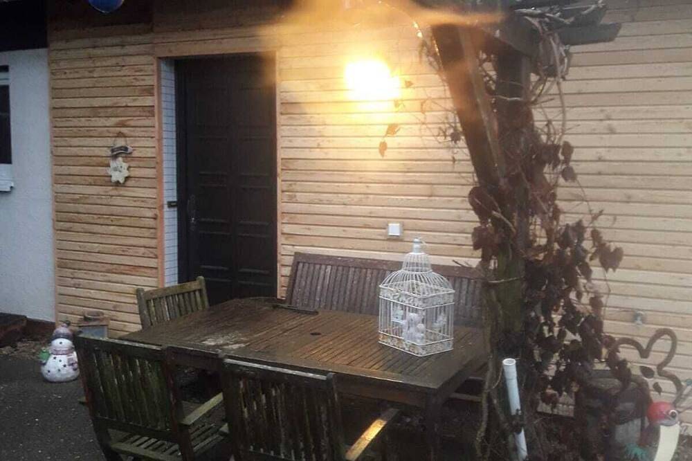 Appartamento intero, Casa arredata con cura, in posizione tranquilla con giardino e barbecue in Beuren (Eifel), Cochem-Zell