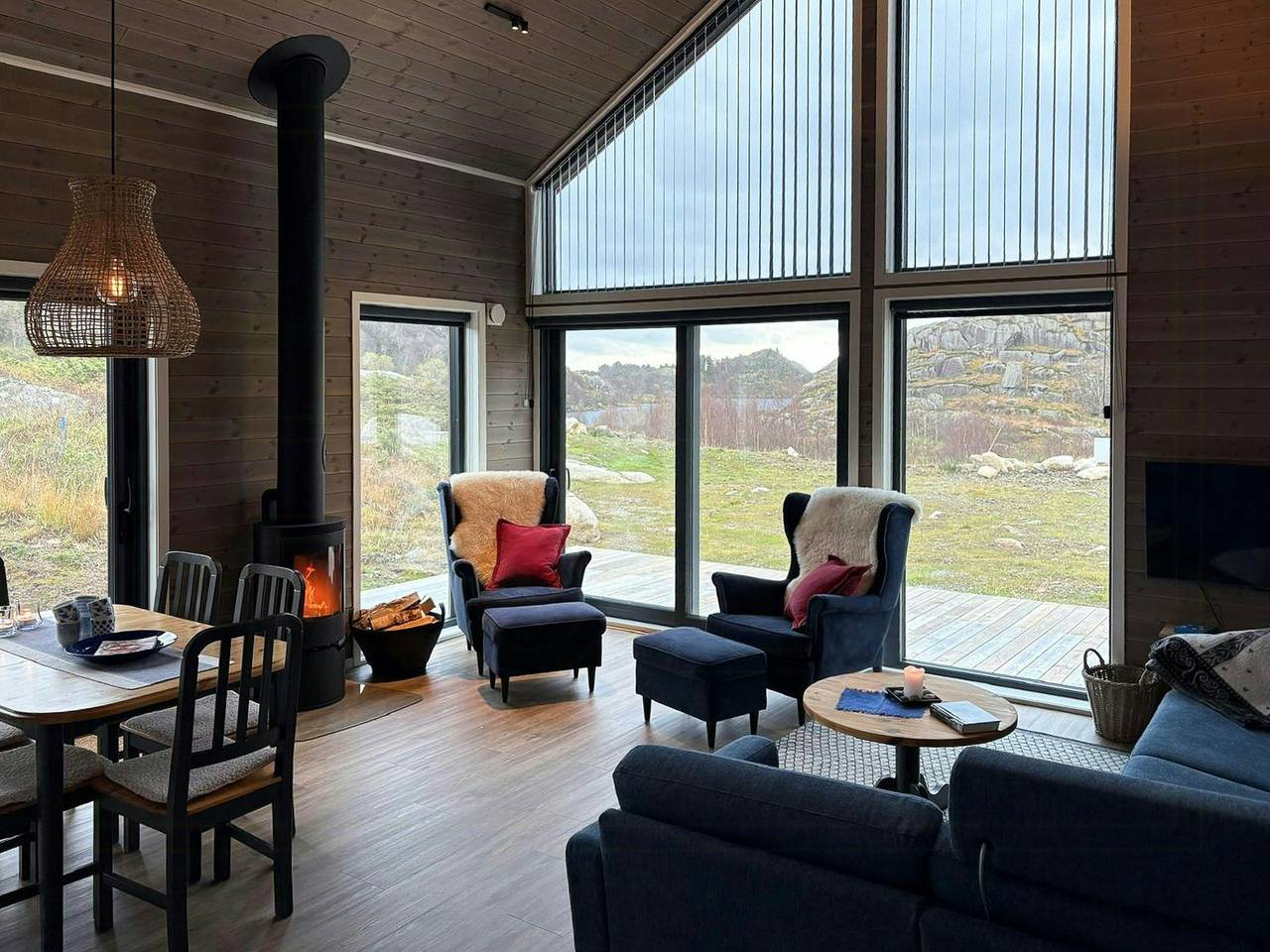 Cabaña diseñada por un arquitecto junto al lago Sæstadvannet in Eigersund