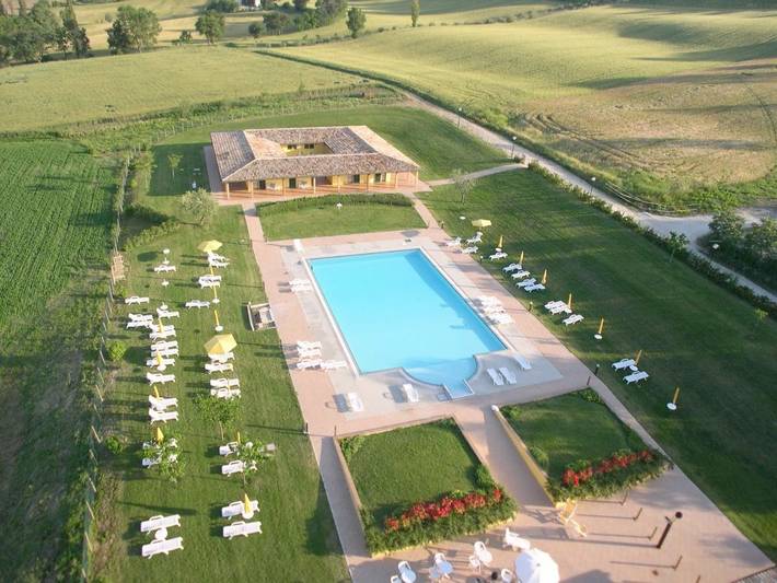 Agriturismo per 2 persone, con piscina per bambini e giardino nonché panorama e piscina, con animali domestici in Provincia di Ancona
