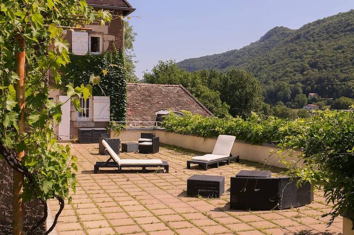 Ferienhaus für 15 Personen, mit Balkon und Garten in Doyenné de la Vallée du Doubs