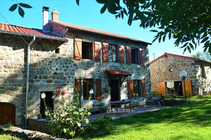 Maison d’hôte pour 8 personnes, avec piscine ainsi que vue et jardin en Haute-Loire - 2