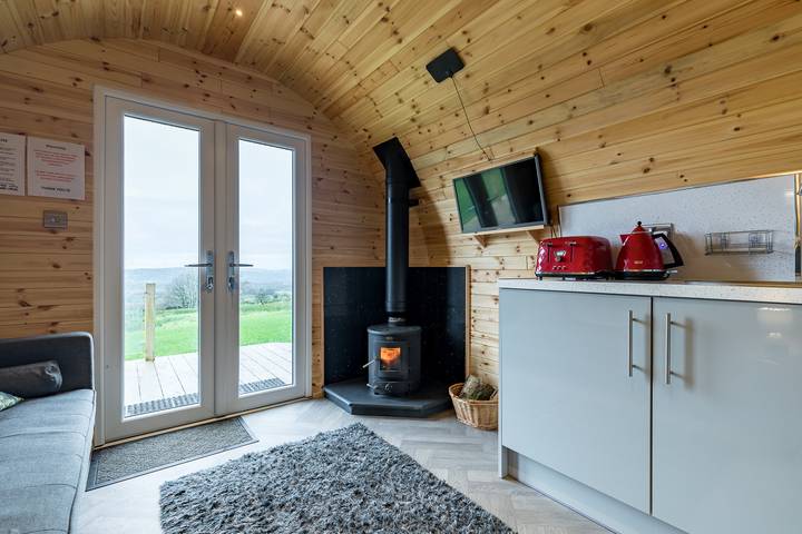 Blockhütte für 3 Personen mit Terrasse in Staffordshire