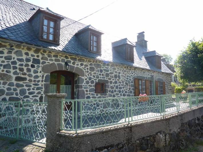 Location de vacances pour 8 personnes, avec Jardin à Saint-Paul-de-Salers