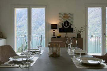 Gîte pour 4 personnes, avec vue ainsi que vue sur le lac et terrasse, animaux acceptés dans Nesso