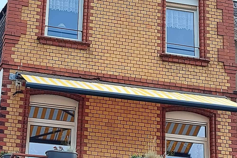Ganze Wohnung, Nice apartment right on the Rhine; mountain-side balcony; centrally located in Kamp-Bornhofen, Mittelrhein