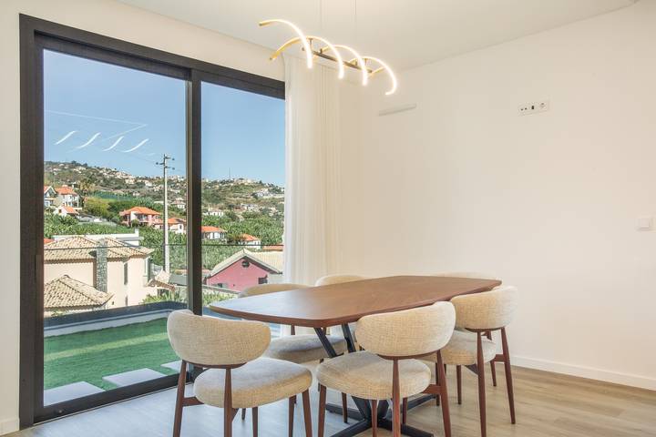 Holiday Home 'Refugio Do Encanto' with Sea View, Private Terrace and Wi-Fi in Pináculo, Ponta do Sol