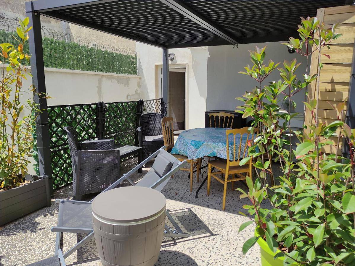 Appartamento intero, Apartment with Terrace in Laterza, Provincia di Taranto