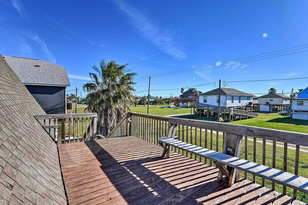 Neu! A-Frame Bungalow w / Deck - 2 Blocks zum Strand! in Brazoria County
