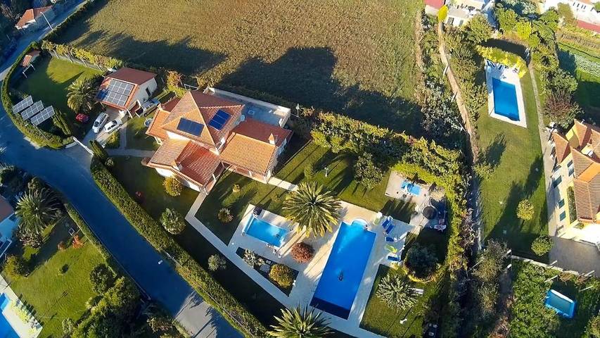 Location de vacances pour 6 personnes, avec Jacuzzi et Terrasse ainsi que Jardin et Bassin pour enfant à Arouca