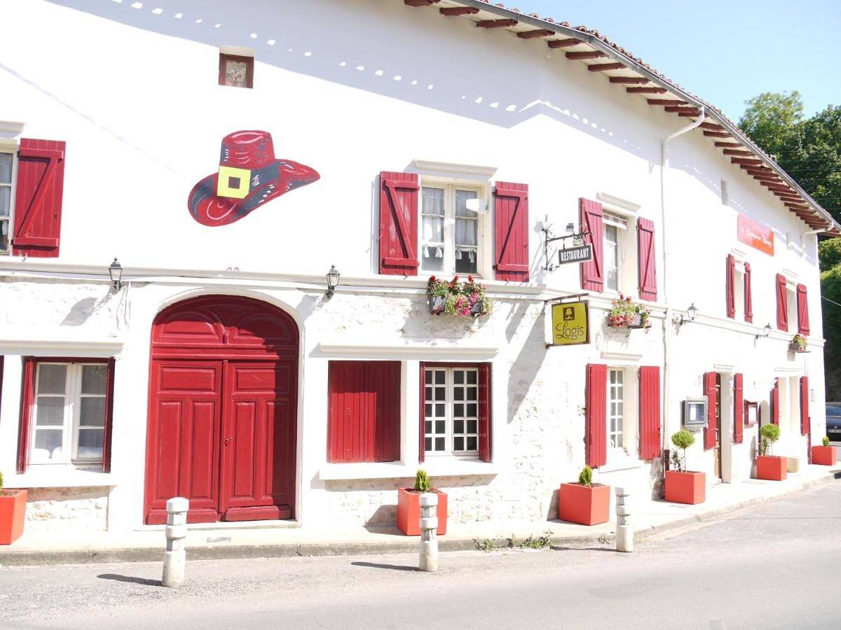 Le Chapeau Rouge in Lusignan, Vienne (France)