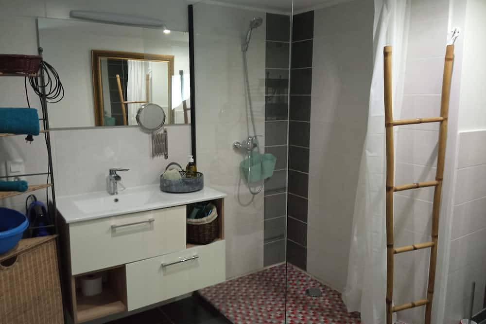 Entire apartment, Studio 2 Pieces in Saintes, Saintes region