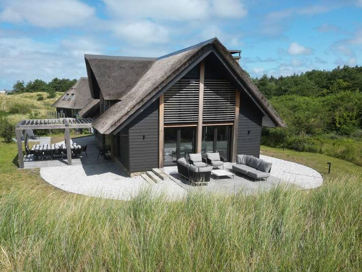 Vakantiehuis voor 12 personen, with Balkon/Terras and Terras as well as Tuin and Zwembad op Ameland