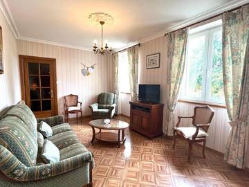 Gîte pour 8 personnes, avec vue sur le lac et jardin à Cagnac-les-Mines