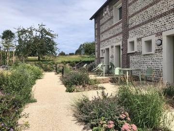 Gîte pour 2 personnes, avec jardin ainsi que vue et terrasse à Les Loges
