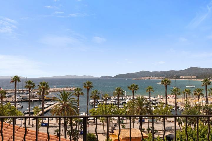 Ferienwohnung für 3 Personen, mit Balkon und Ausblick in Le Lavandou