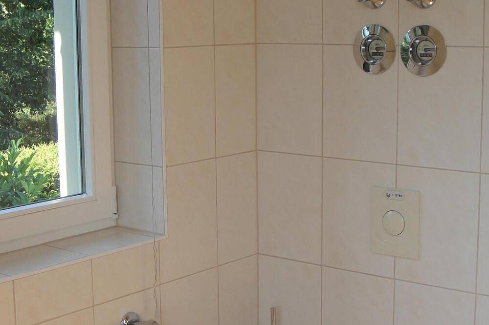 Ganze Wohnung, Apartment mit Balkon und Pkw-Stellplatz in Wilkau-Haßlau, Chemnitz und Umgebung